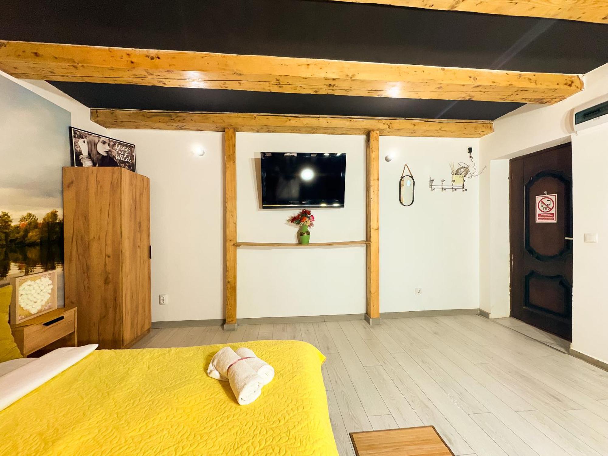 Venus Central Lux Studio Craiova Kültér fotó